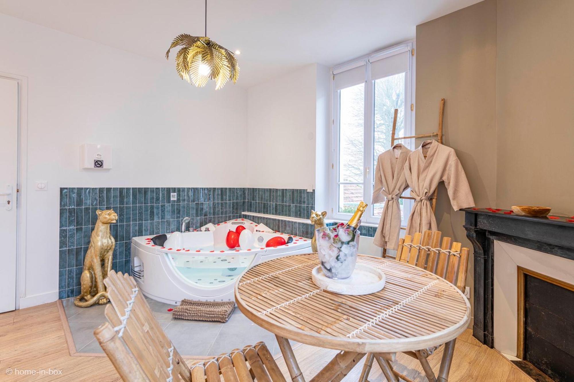 Le Nid D'Eliyah, Suites Avec Jacuzzi 15Min Disneyland Paris Nanteuil-les-Meaux Ngoại thất bức ảnh
