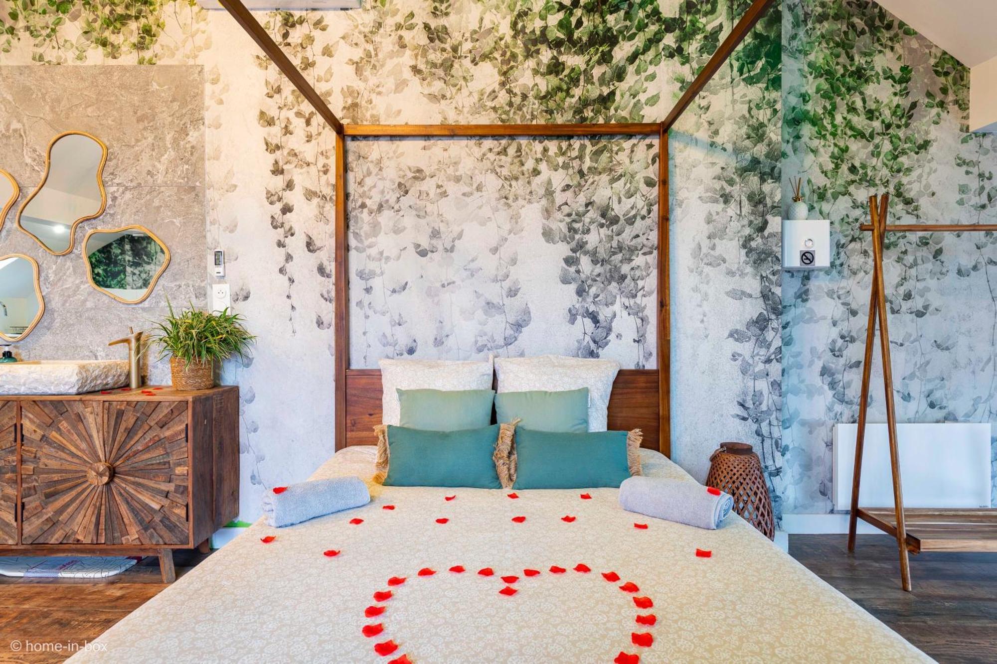 Le Nid D'Eliyah, Suites Avec Jacuzzi 15Min Disneyland Paris Nanteuil-les-Meaux Ngoại thất bức ảnh